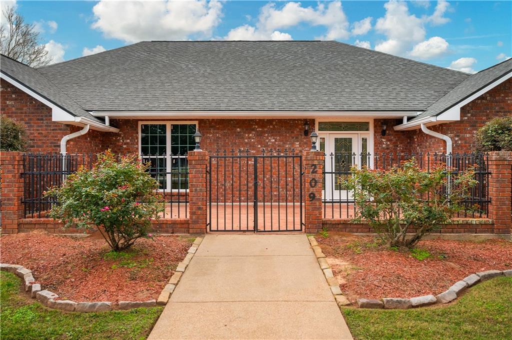 Homes for sale in Alexandria, LA | 209 Sunshine Dr, Alexandria, LA 71303 | MLS# CN2533005