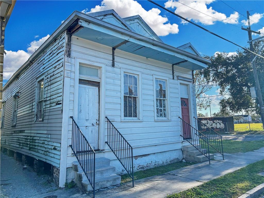 Homes for sale in New Orleans, LA | 2528 Freret Street, New Orleans, LA 70113 | MLS# NO2532981