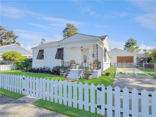 Homes for sale in Chalmette, LA | 2201 Lloyds Avenue, Chalmette, LA 70043 | MLS# NO2532602