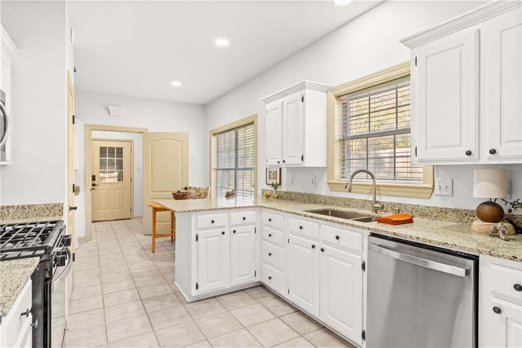 Homes for sale in Pineville, LA | 5227 Donahue Ferry Road, Pineville, LA 71360 | MLS# CN2532739