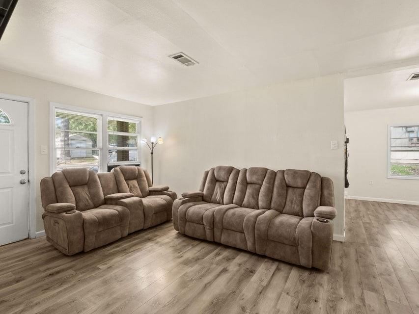 Homes for sale in Leesville, LA | 1314 Oak Dr, Leesville, LA 71446 | MLS# CN2533780