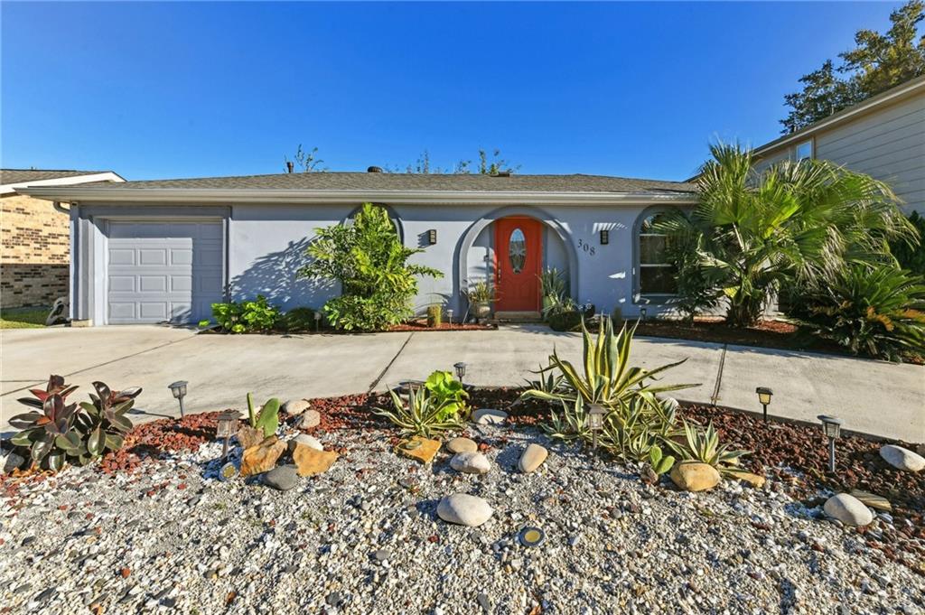 Homes for sale in Destrehan, LA | 308 River Oaks Dr, Destrehan, LA 70047 | MLS# NO2535069