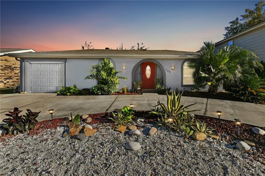 Homes for sale in Destrehan, LA | 308 River Oaks Dr, Destrehan, LA 70047 | MLS# NO2535069