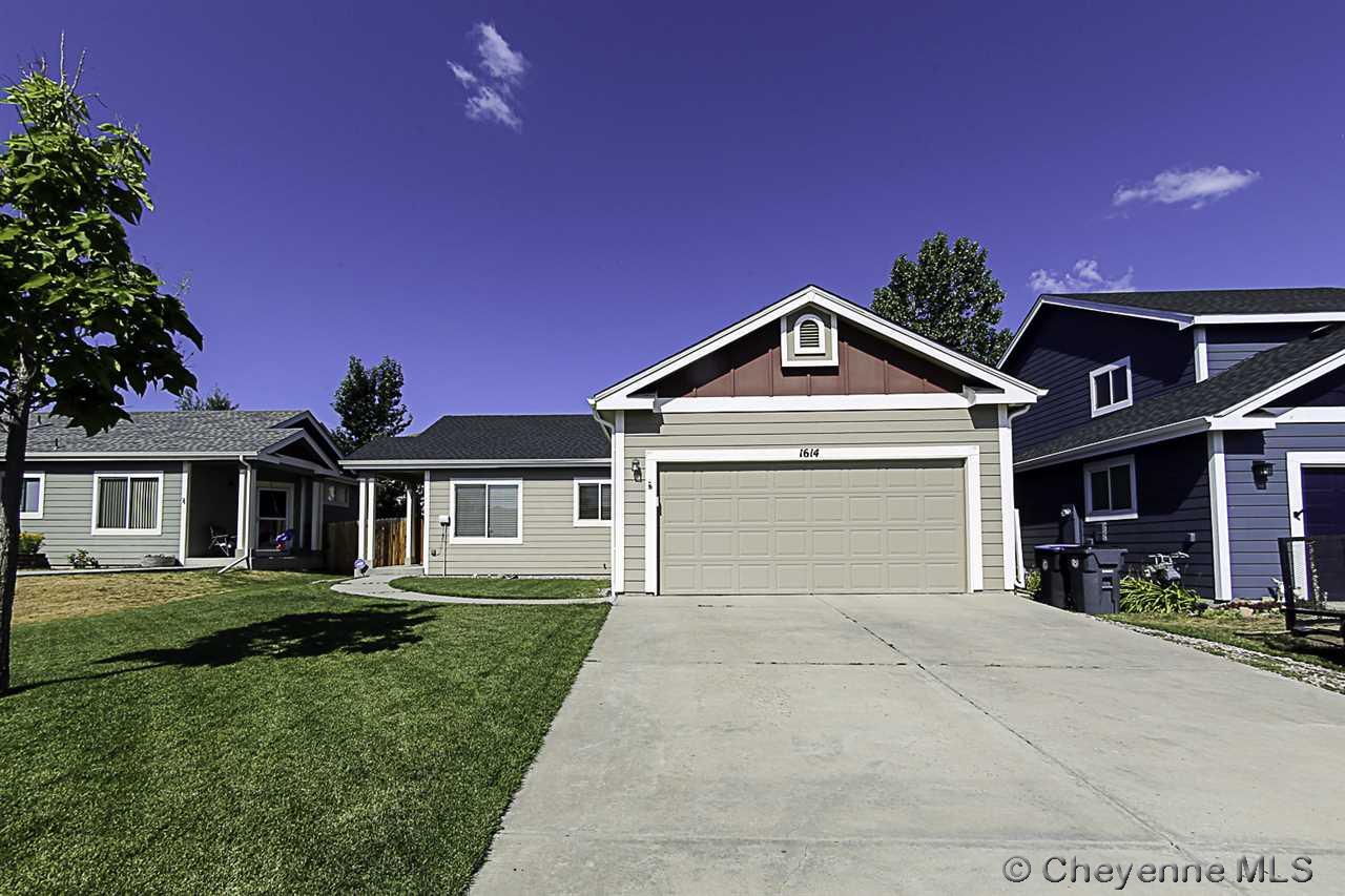 This Stunning Wyominghomewednesday Ranch Style Home In Mustang Ridge Aims To Please With Space Functionality Open Con With Images Ranch Style Home Ranch Style