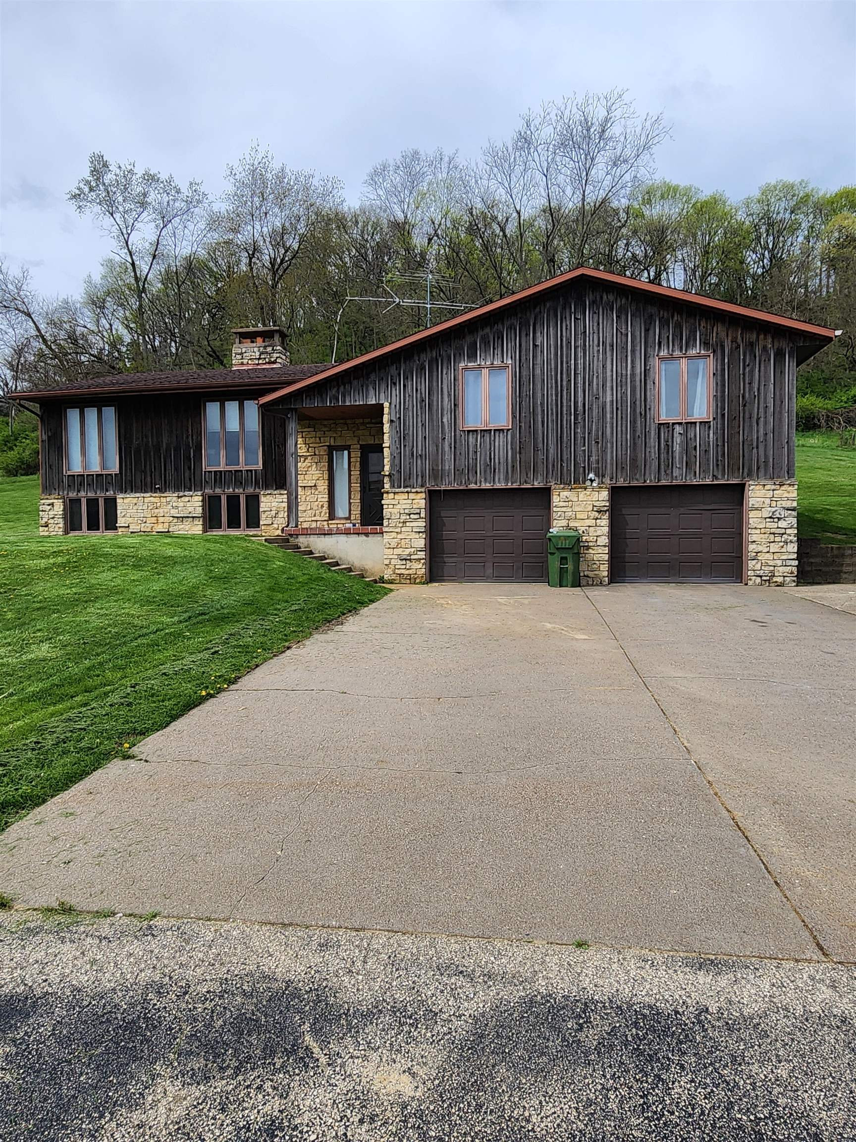 HWY 52, Bellevue, Iowa 52031-9588, 4 Bedrooms Bedrooms, ,3 BathroomsBathrooms,Residential,Single Family - Attached,HWY 52,18084