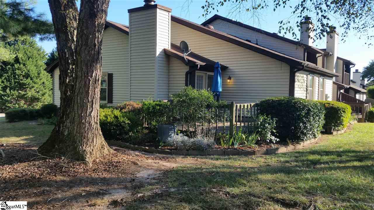 homes for sale in holly tree simpsonville sc