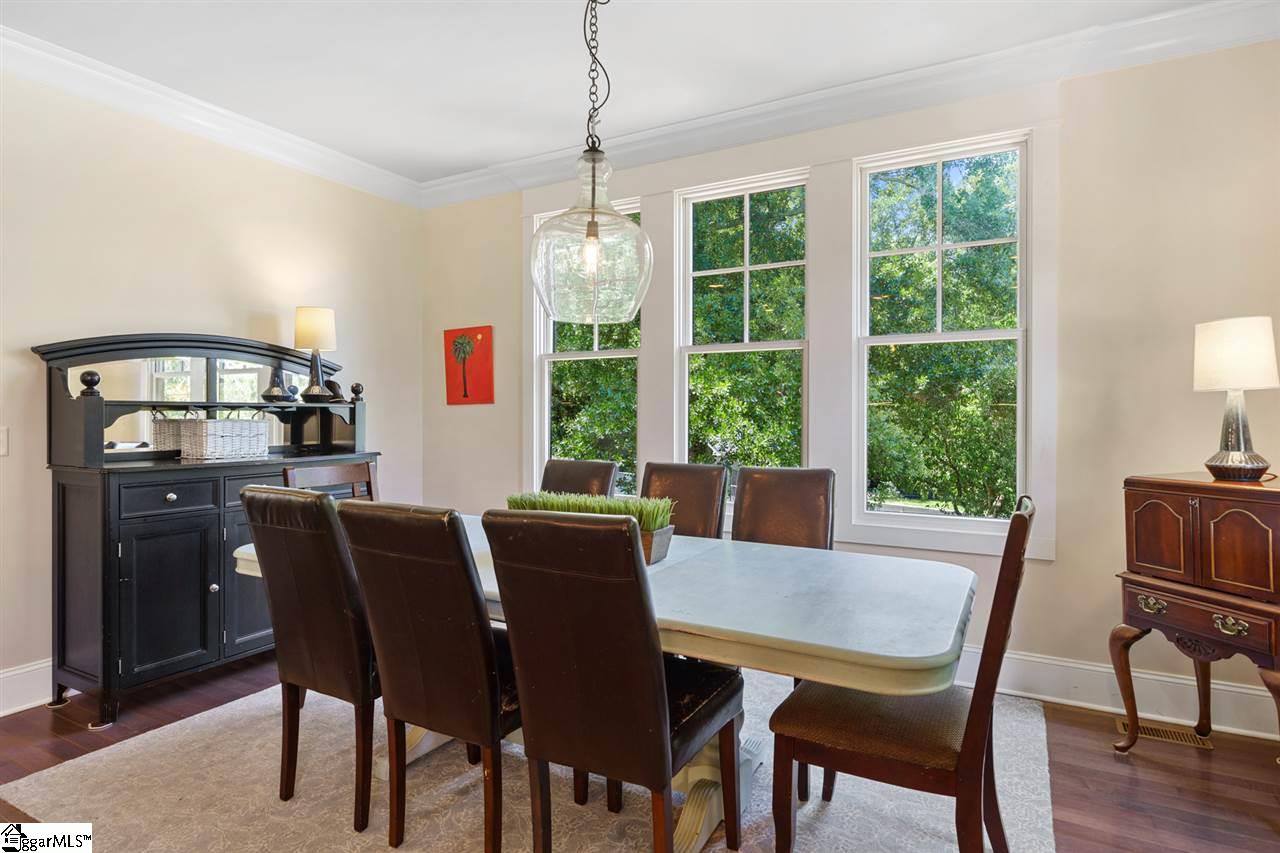 425 E Faris Road Greenville Sc 29605 Berkshire Hathaway Homeservices C Dan Joyner Realtors