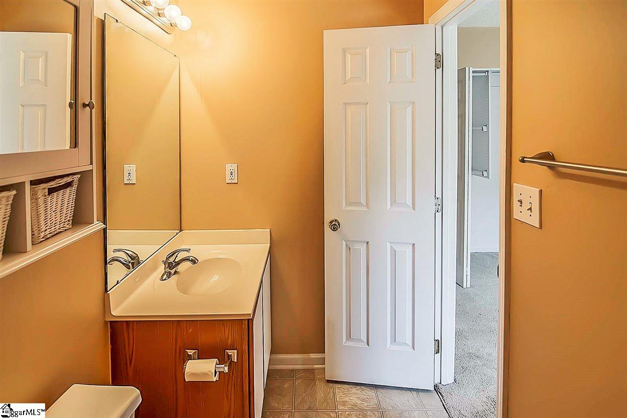 39 Hayfield Lane Greer Sc 29650 Sold Listing Berkshire Hathaway Homeservices C Dan Joyner Realtors
