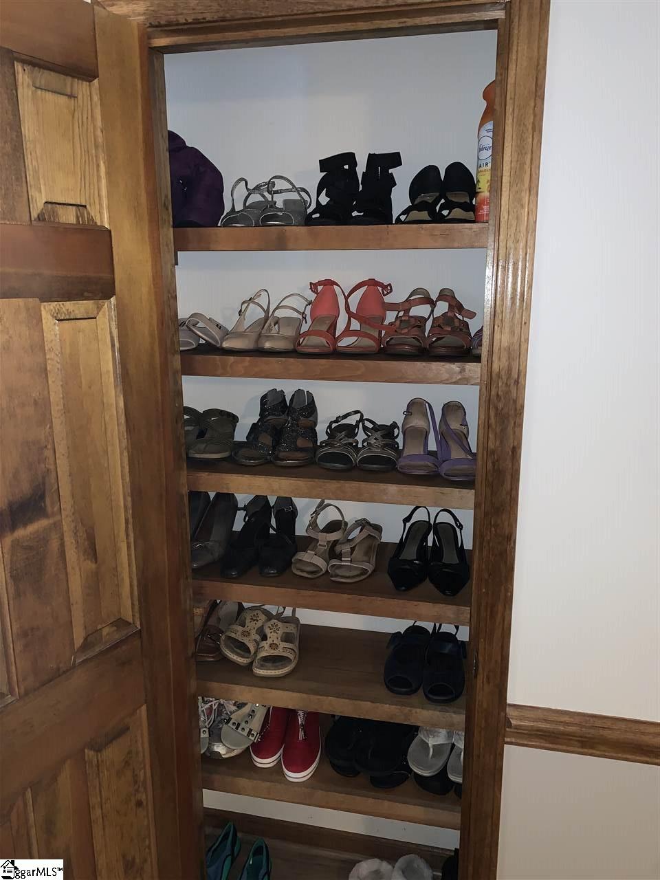 braxton shoe cabinets on Sold 226 Hunters Woods Drive Simpsonville Sc 29680 3 Beds 3 Full Baths 245000 Sold Listing