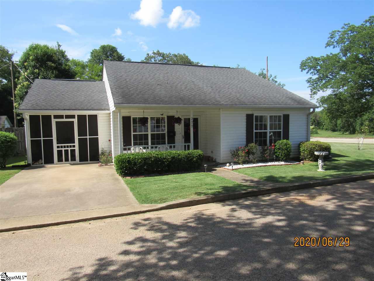 Sold 200 Rudisal Street Spartanburg Sc 29302 2 Beds 2 Full Baths 135050 Sold Listing