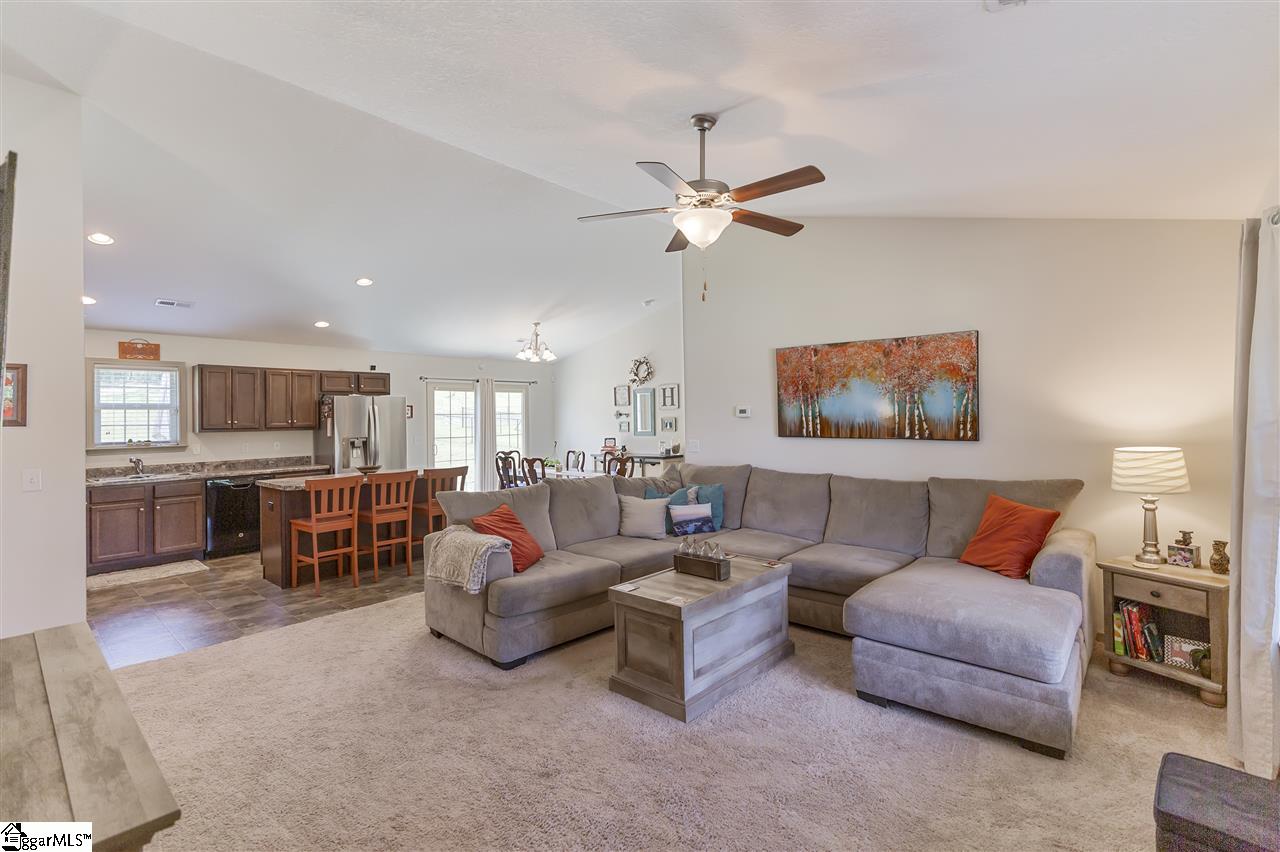 Sold 1024 St Charles Way Anderson Sc 29621 3 Beds 2 Full Baths 179900 Sold Listing