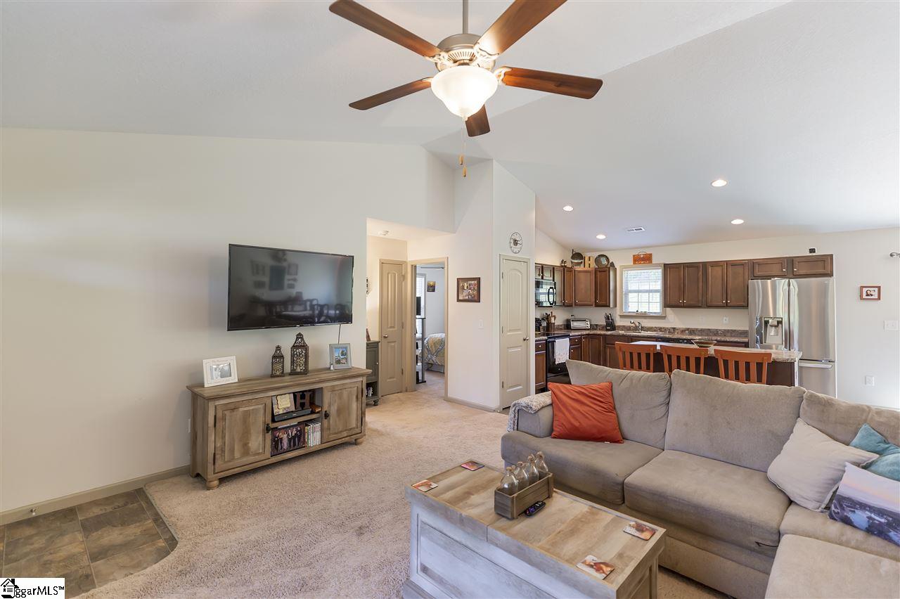 Sold 1024 St Charles Way Anderson Sc 29621 3 Beds 2 Full Baths 179900 Sold Listing