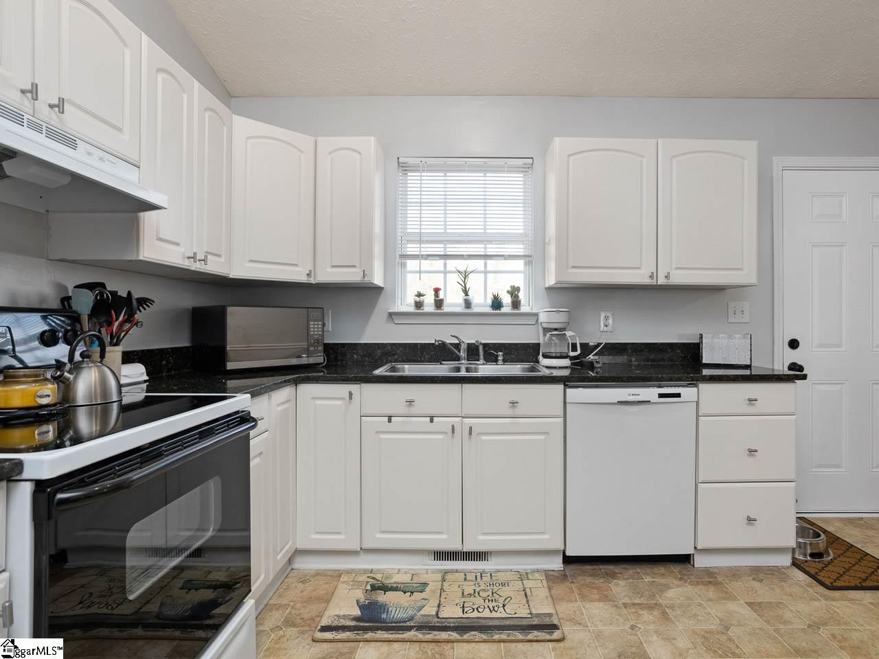 Sold 7 Altacrest Drive Greenville Sc 29605 2501 3 Beds 2 Full Baths 160 000 Sold Listing