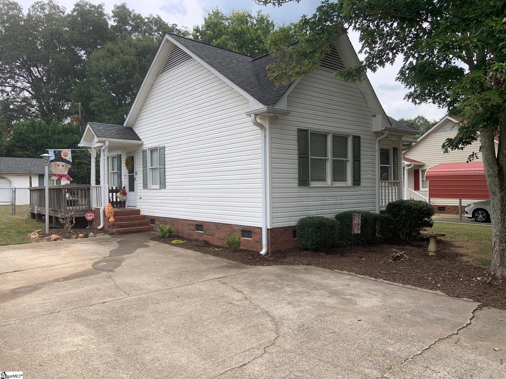 Two bedrooms one bath home with a detached garage with electrical! It is located on a dead-end street in Williamston! This well-maintained home is close to Main Street,  Mineral Spring Park, and the Palmetto Schools.