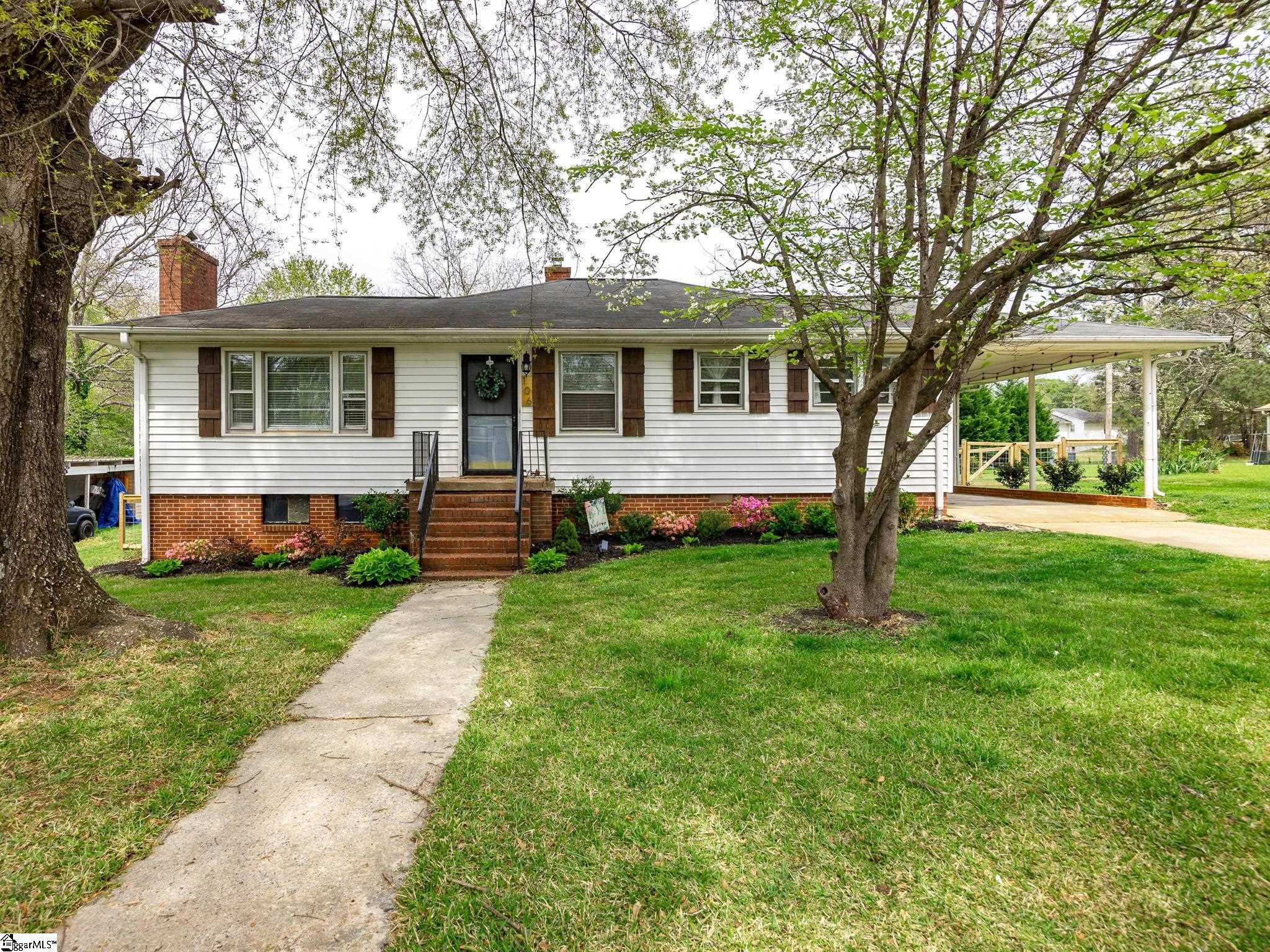 Charming 2 Br, 1.5 bath home close to Downtown Greer with a large fenced yard. There are two large g