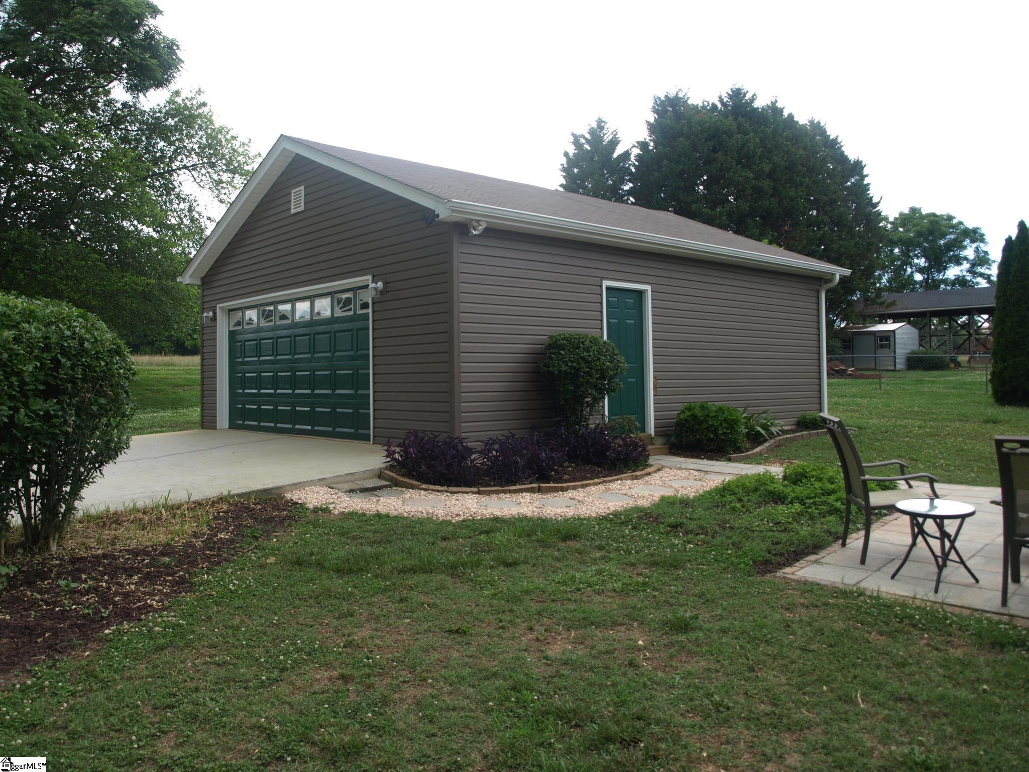 1205 Rosewood