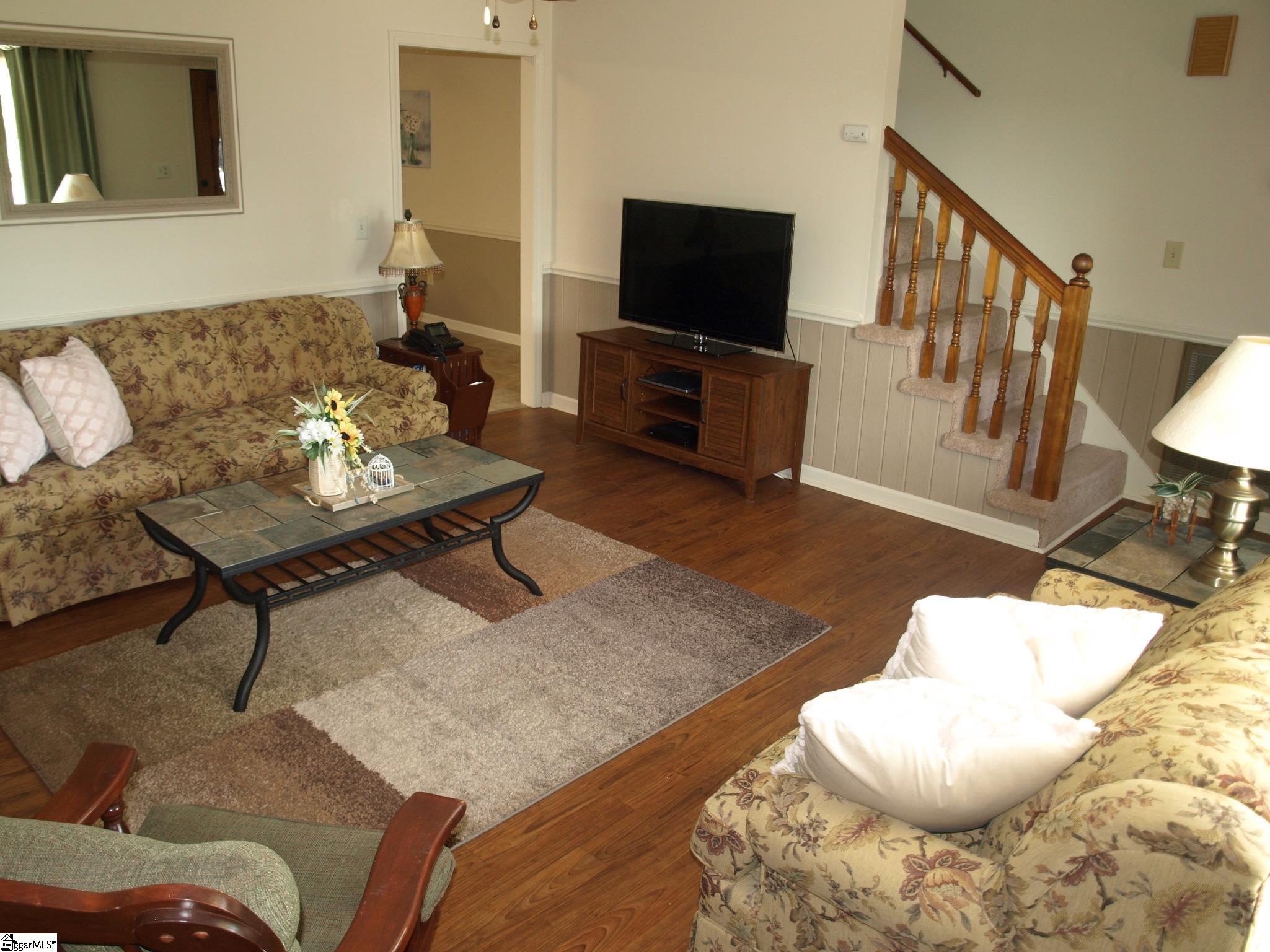 1205 Rosewood