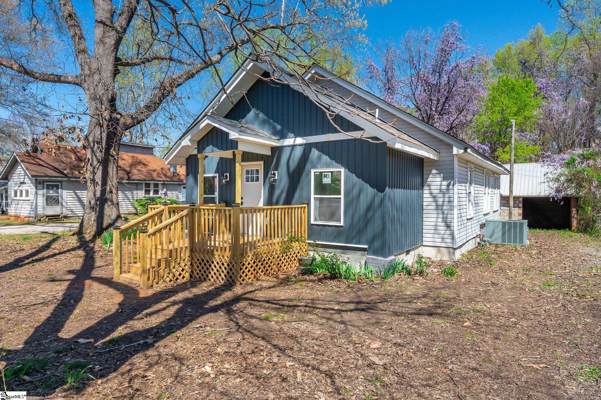 1208 W Main Street, Laurens SC 29360