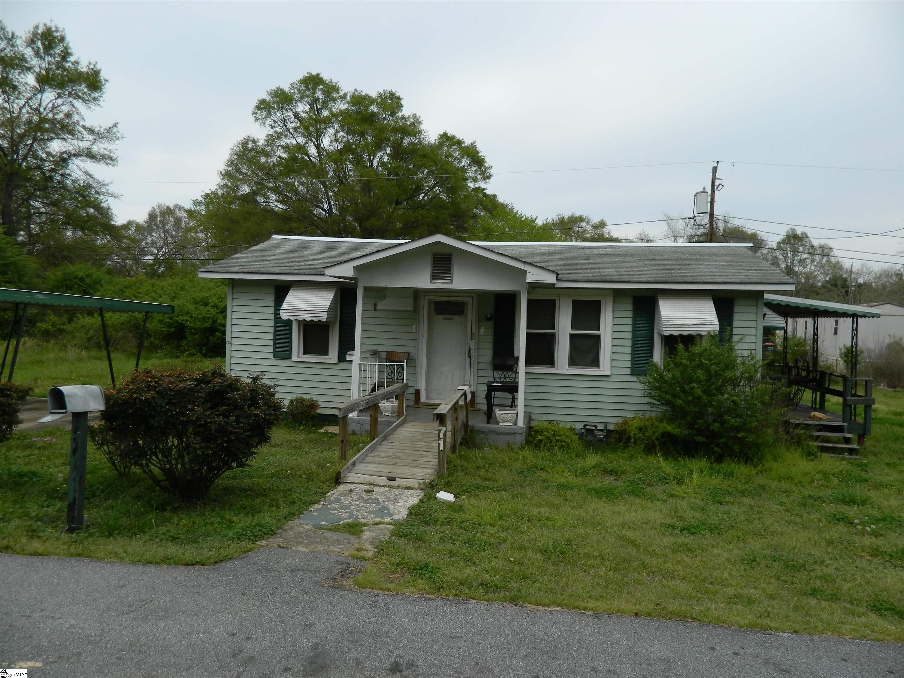 71 2nd Street, Laurens SC 29360