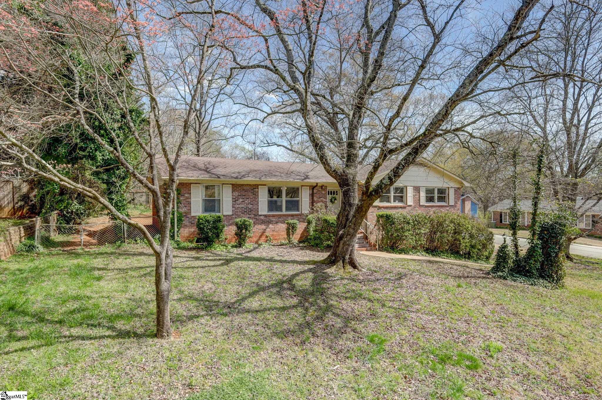 2 Roe, Greenville, SC 29617