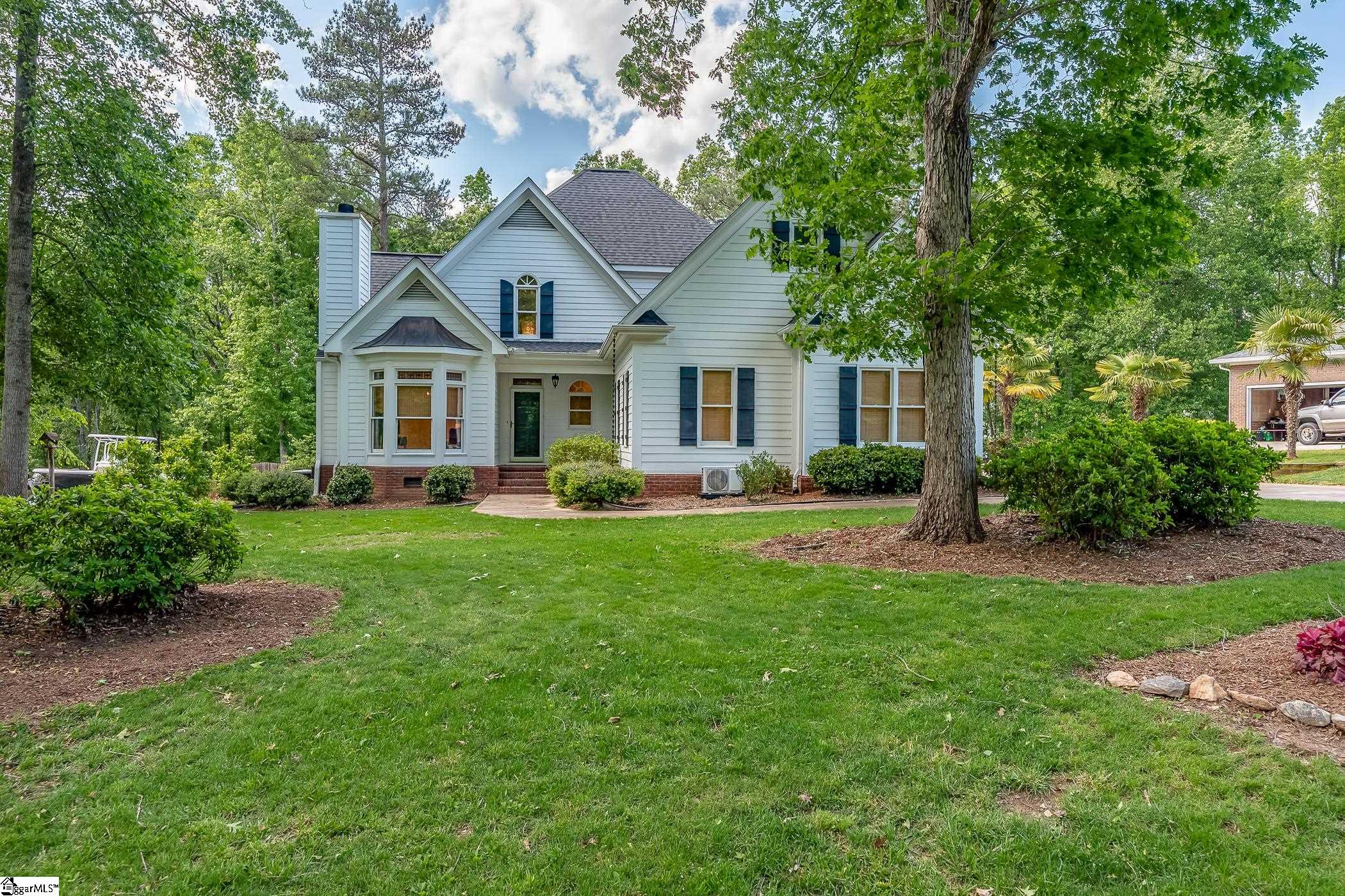 207 Country Club Drive, Laurens SC 29360