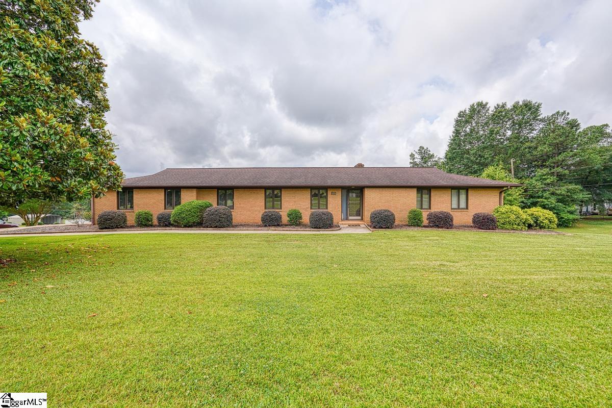135 School Road, Campobello SC 29322