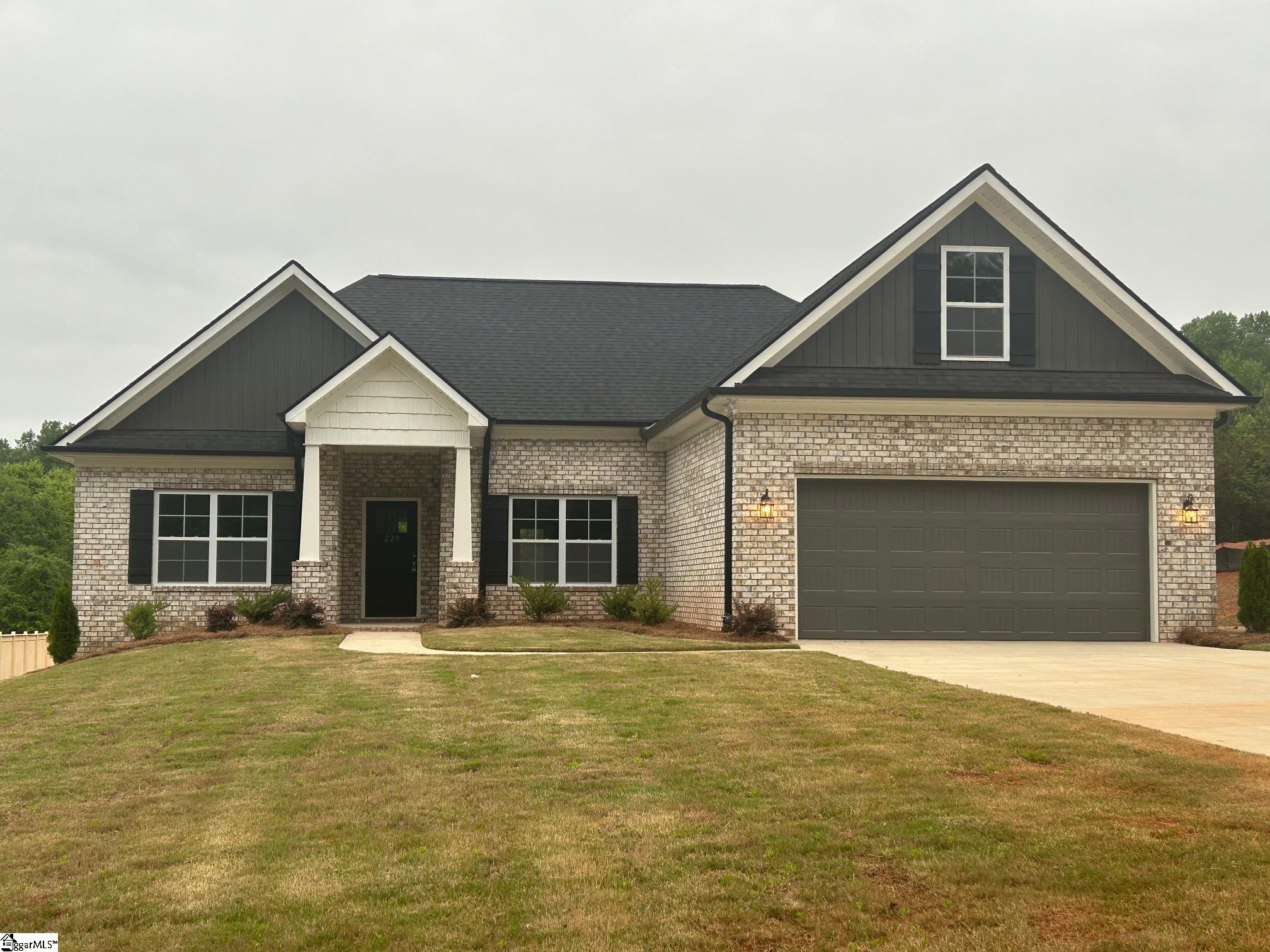 229 Carriage Gate Drive Wellford, SC 29385
