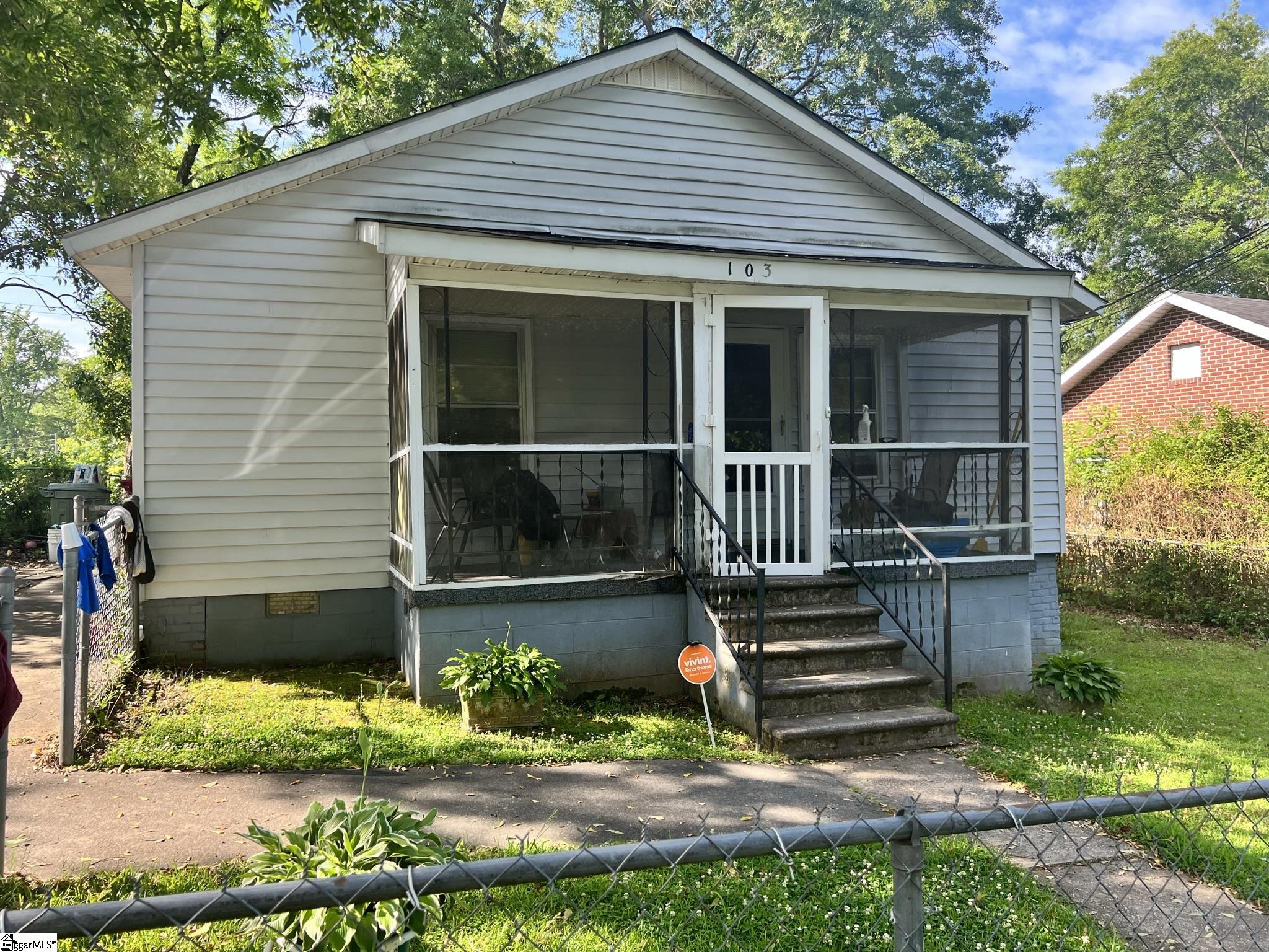 103 Russell Street, Laurens SC 29360
