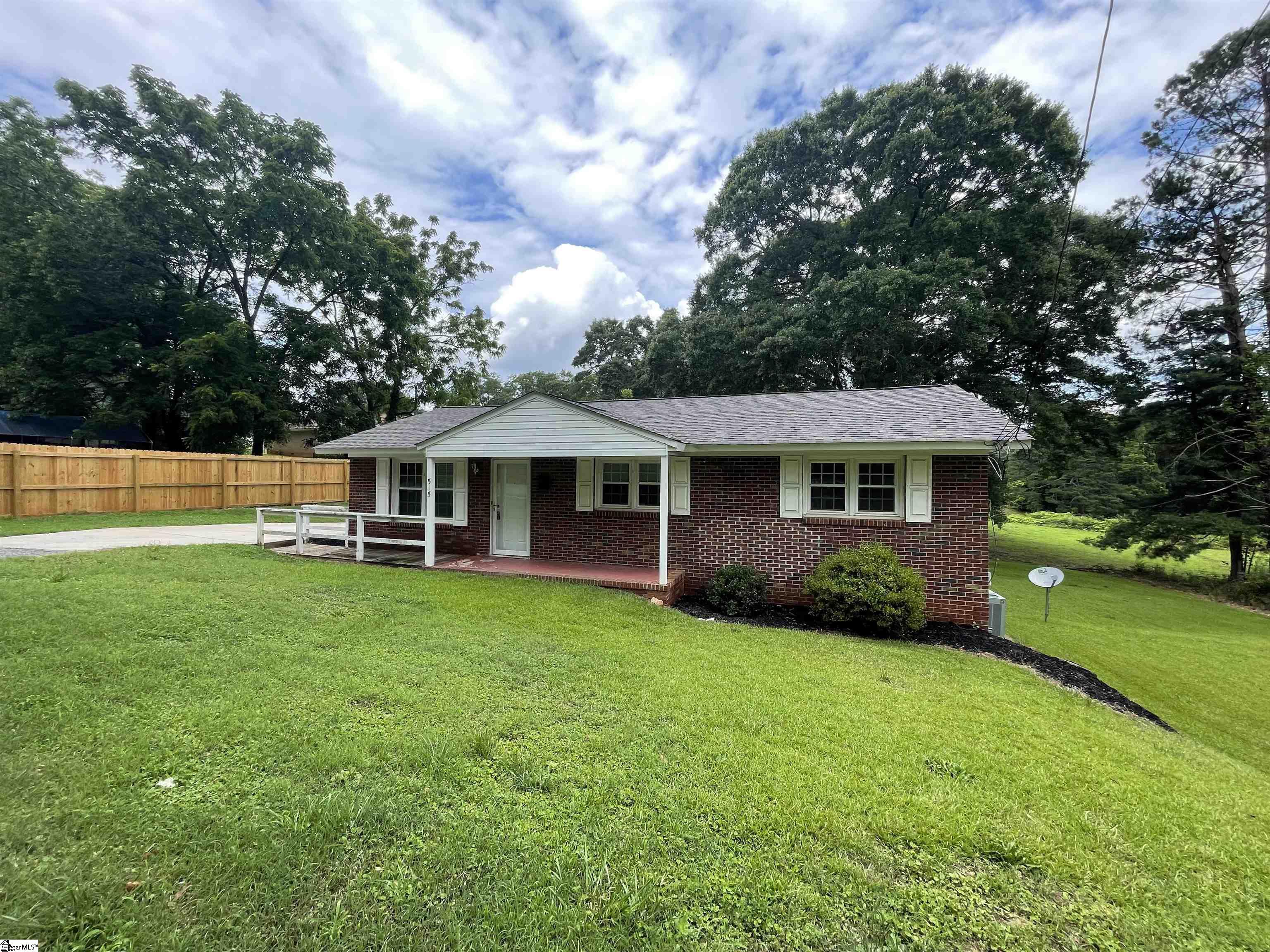 515 Green Street, Laurens SC 29360