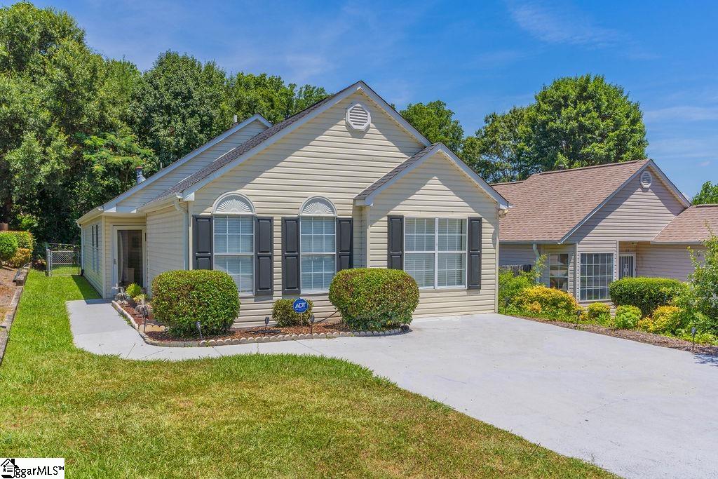 11 Lantern Lane, Greer SC 29651