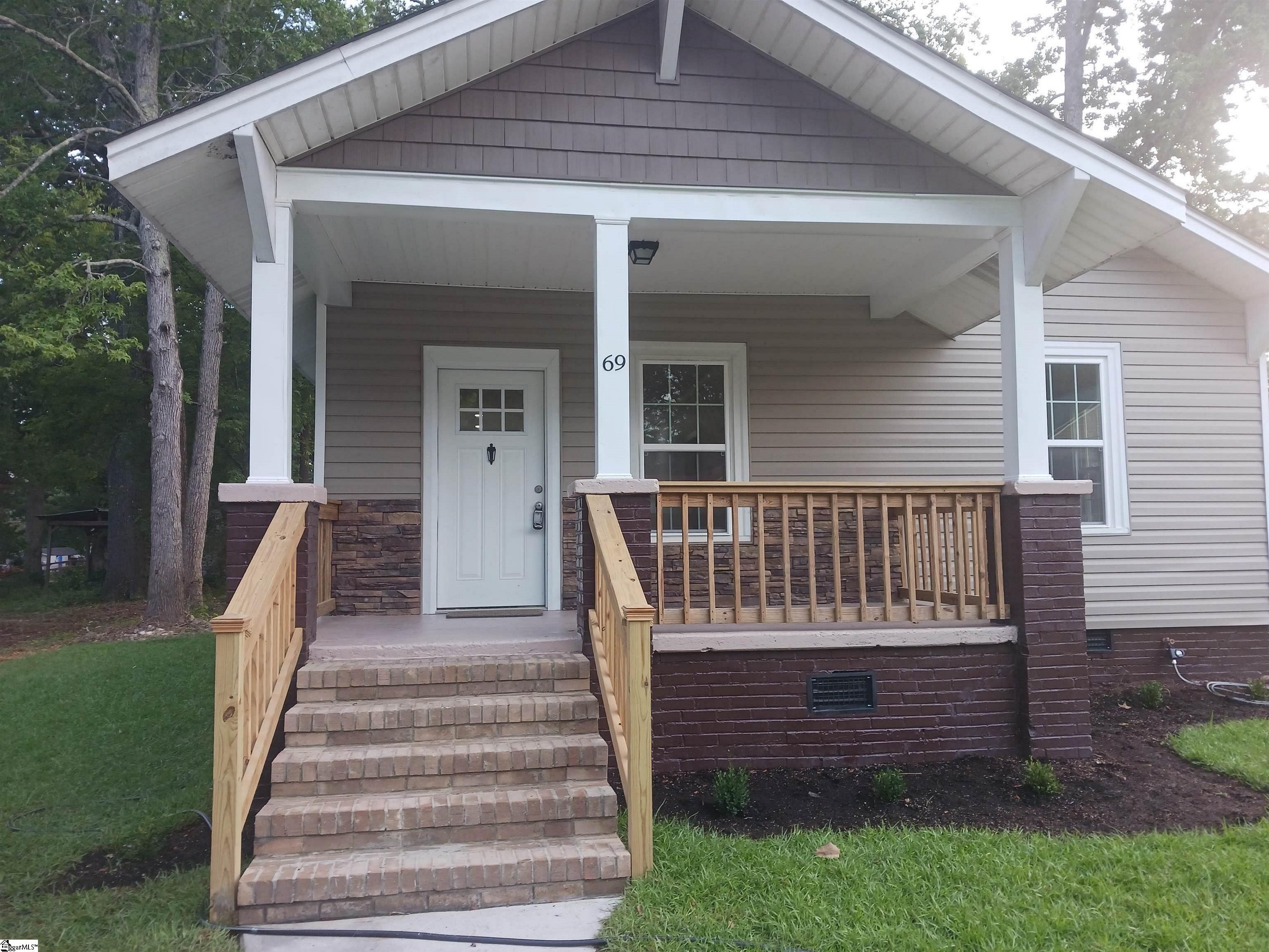 69 Palmetto Street, Clinton SC 29325