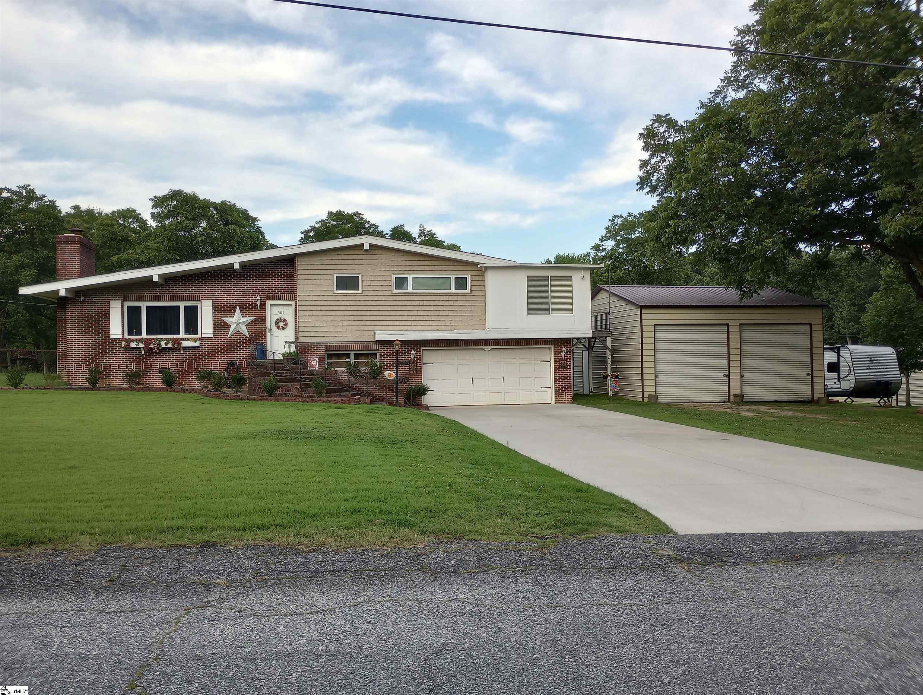 301 Farrow Circle, Fountain Inn SC 29644