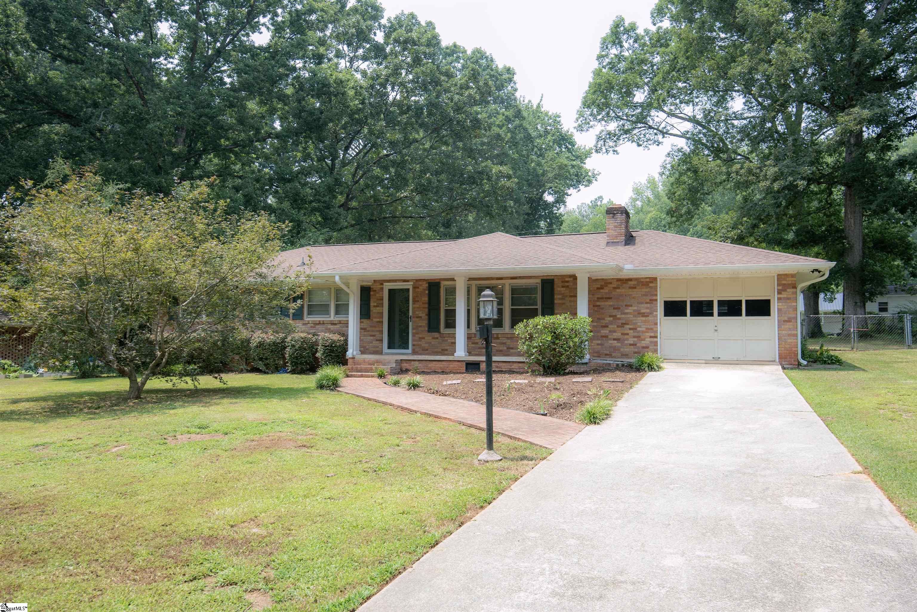 204 Brook Forest Drive, Anderson SC 29621