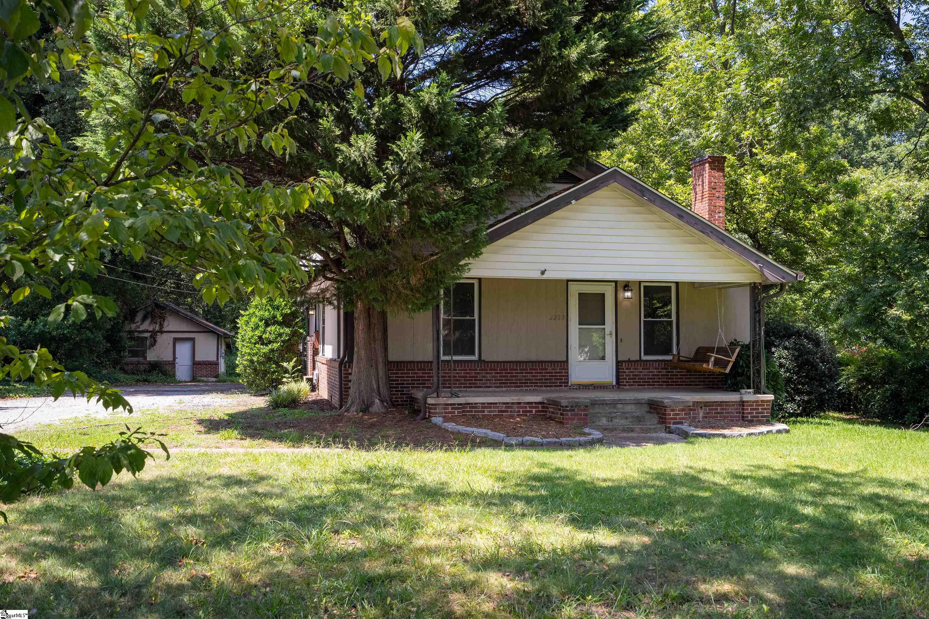 2203 E Lee Road, Taylors SC 29687