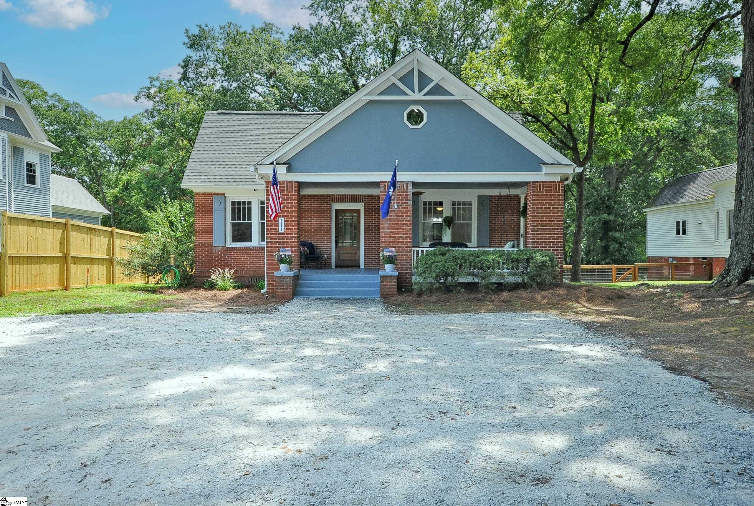 911 S Harper Street, Laurens SC 29360