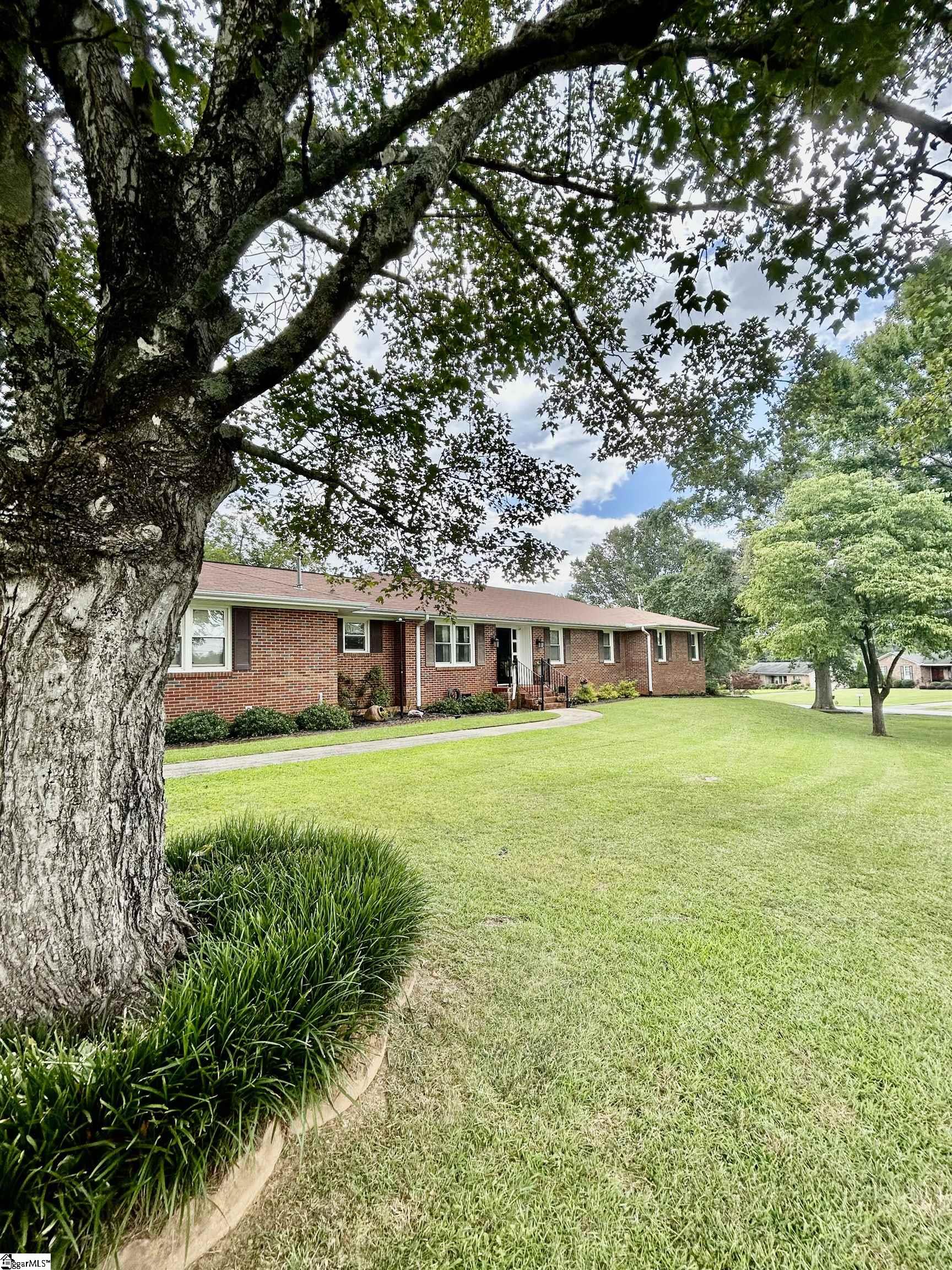 7 Fenwick Lane, Greenville SC 29617
