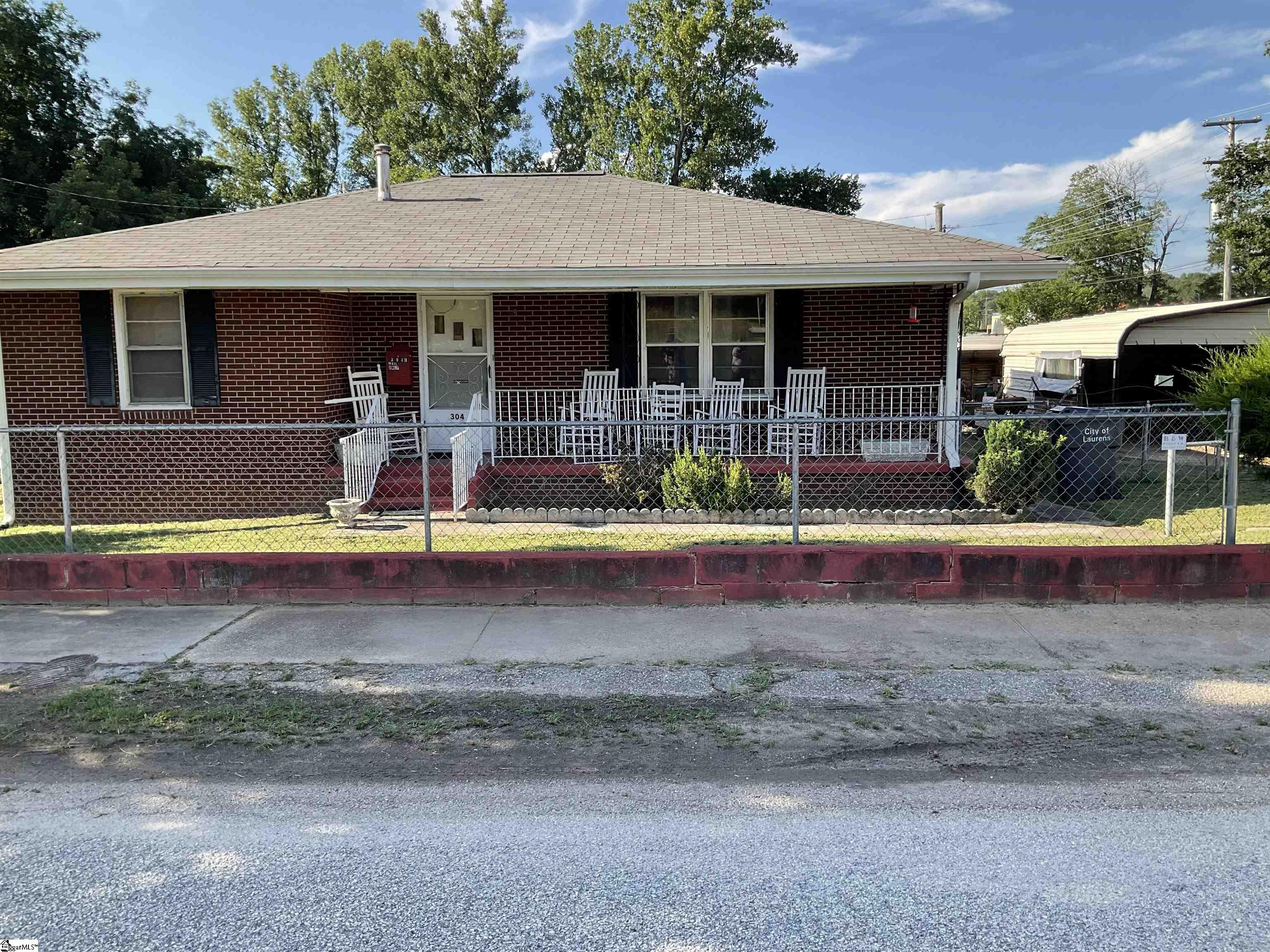 304 E Hampton Street, Laurens SC 29360