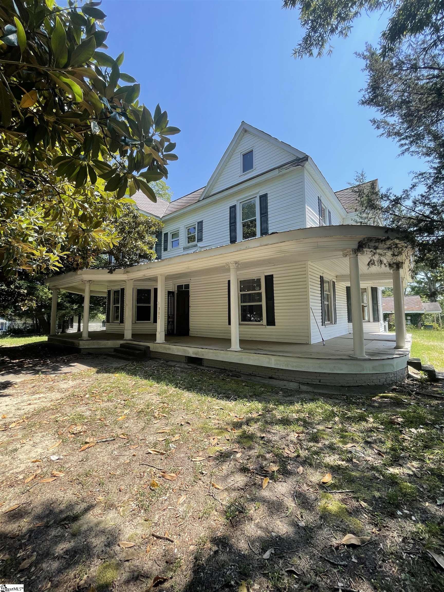 300 Musgrove Street, Clinton SC 29325-2329