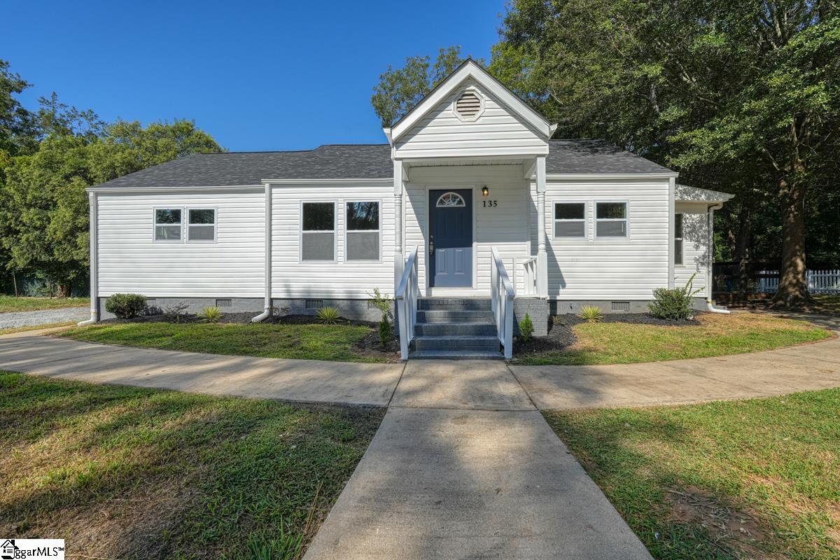 135 Knollwood Drive, Spartanburg SC 29301