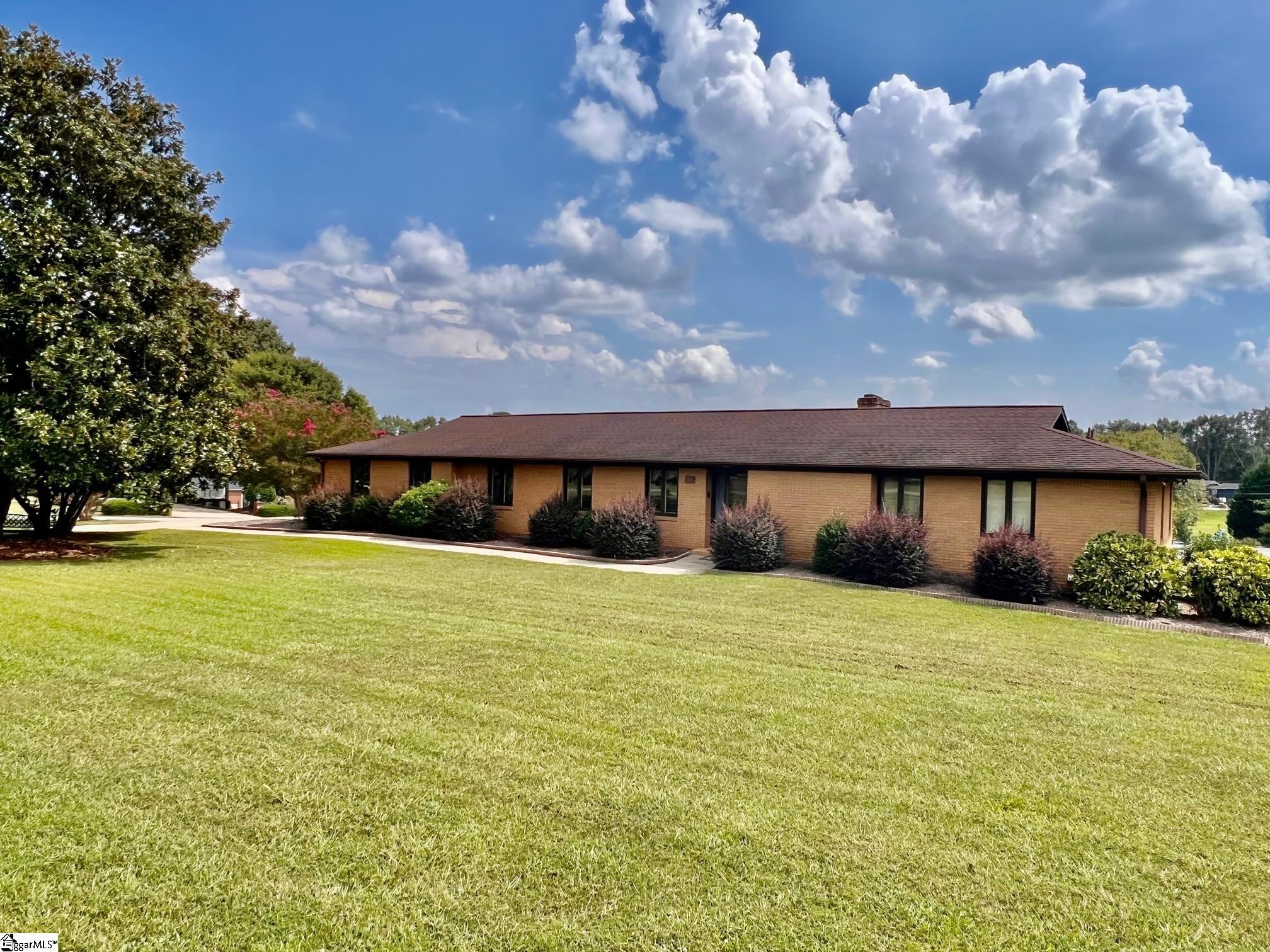 135 School Road, Campobello SC 29322