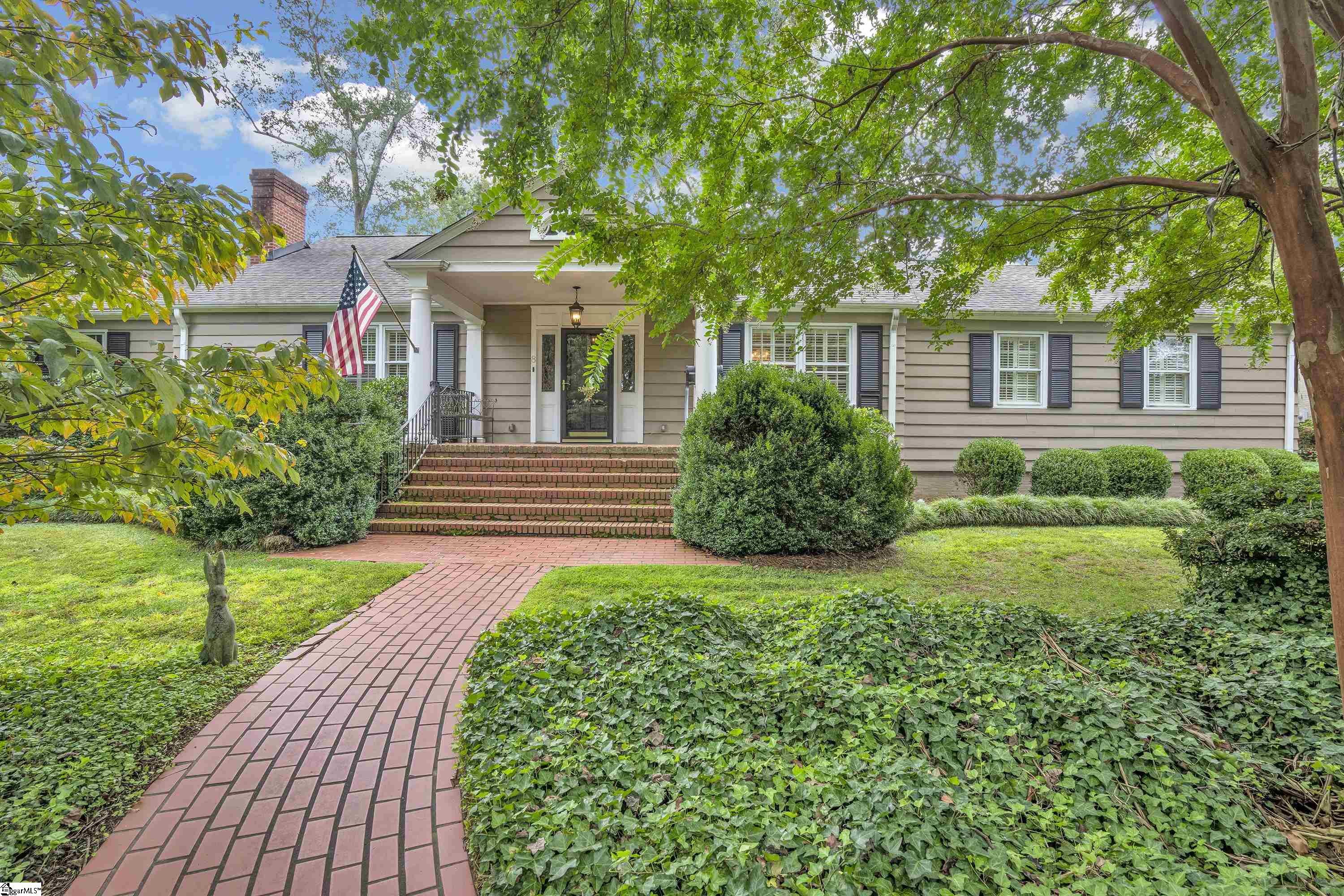 8 Woodland Way Greenville, SC 29601