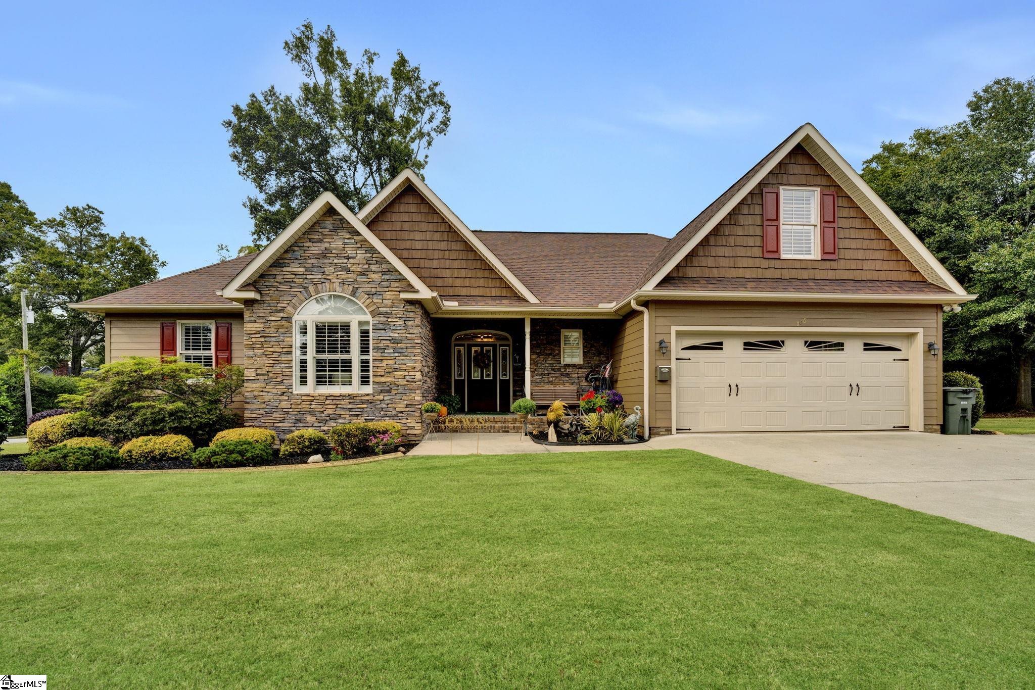 106 W Maple Street, Clinton SC 29325