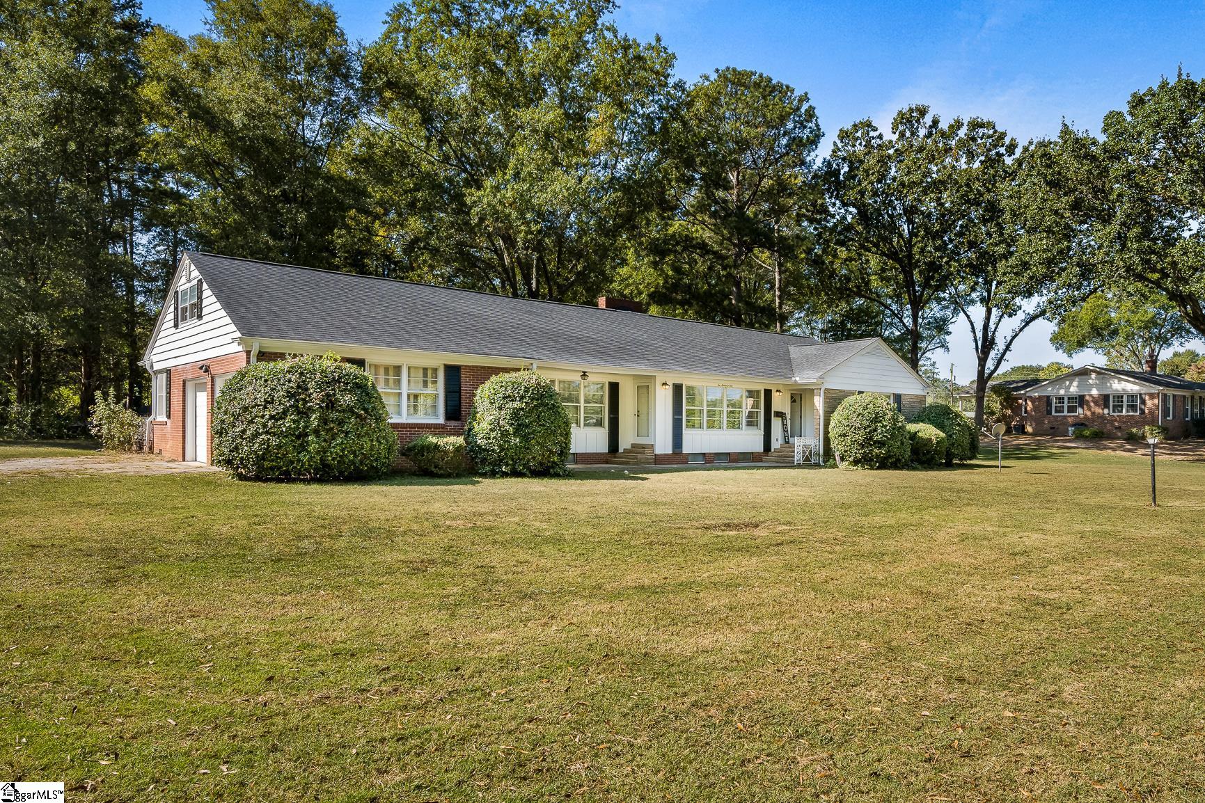201 Lake Street, Laurens SC 29630