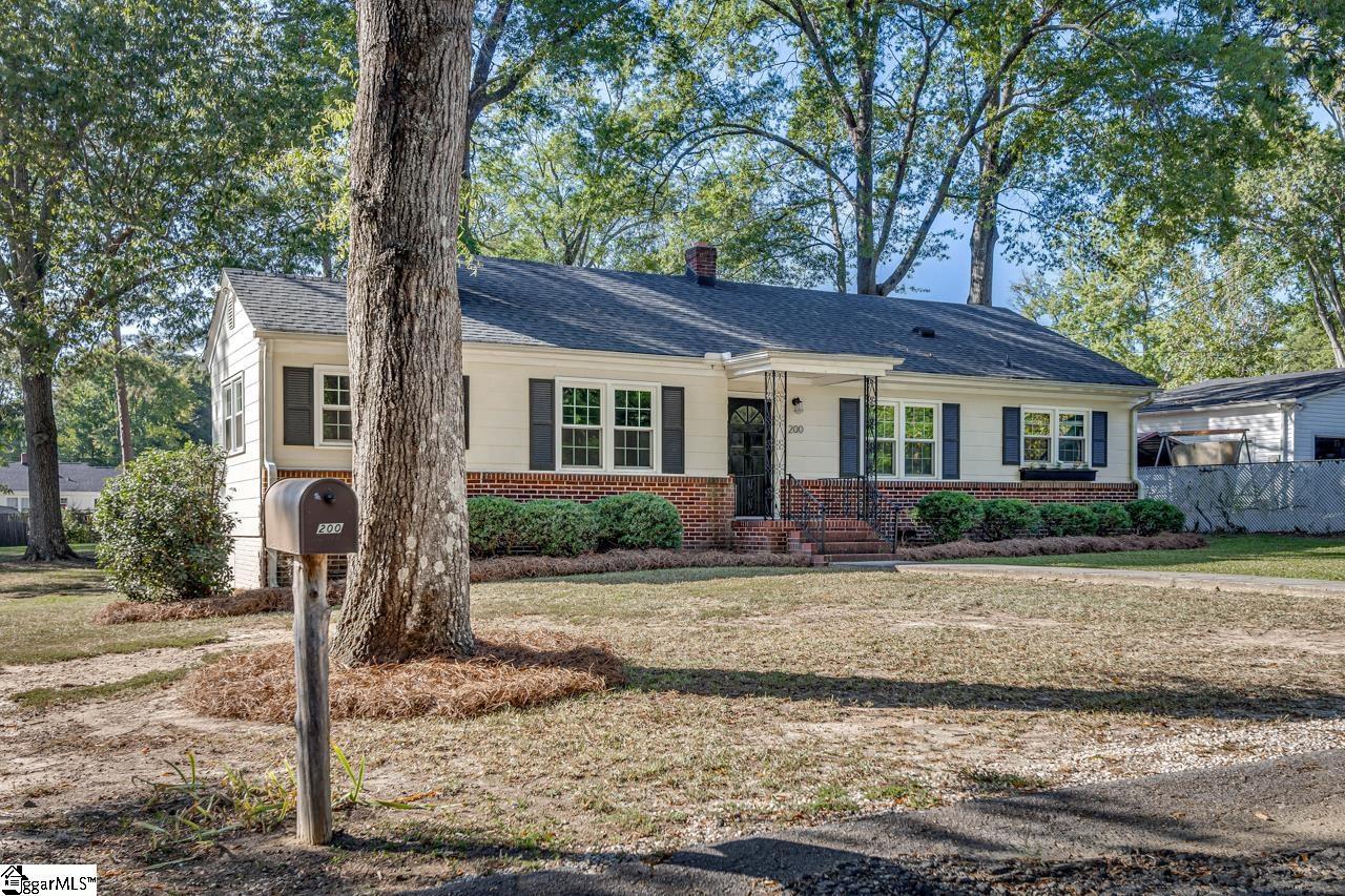 200 Liberty Street, Clinton SC 29325