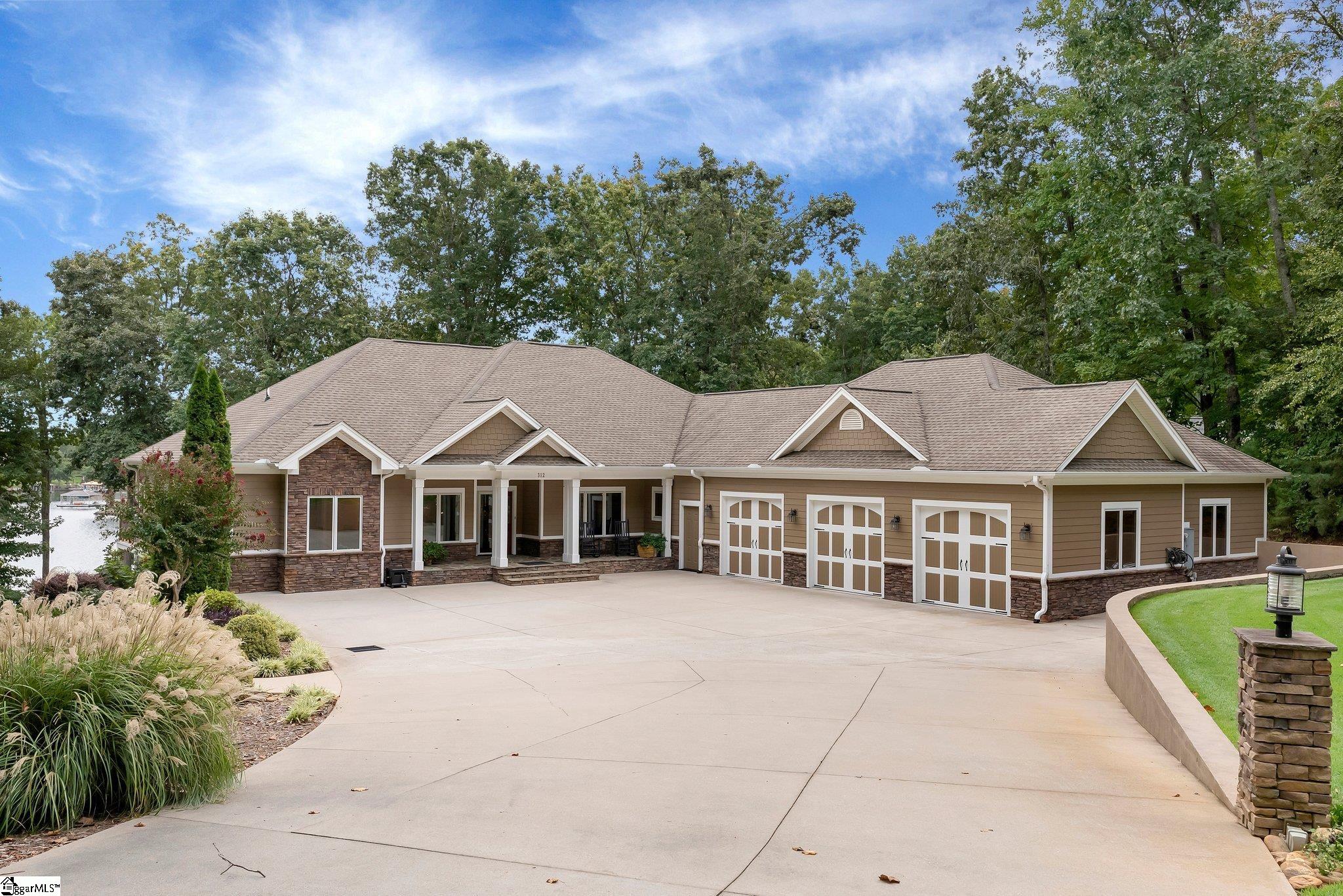312 Willow Oak Court, Seneca SC 29672