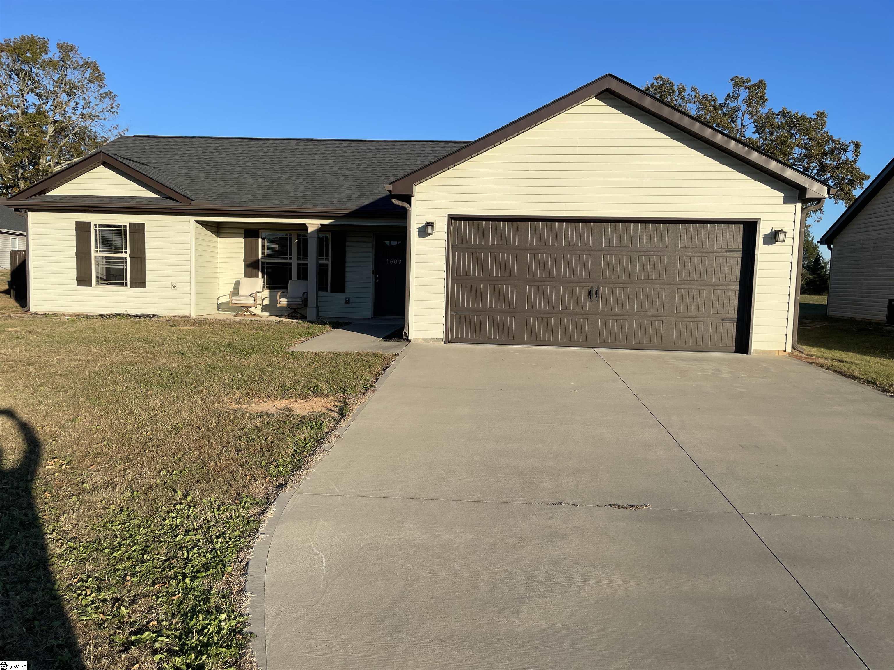 1609 Currys Lake Road, Gray Court SC 29645