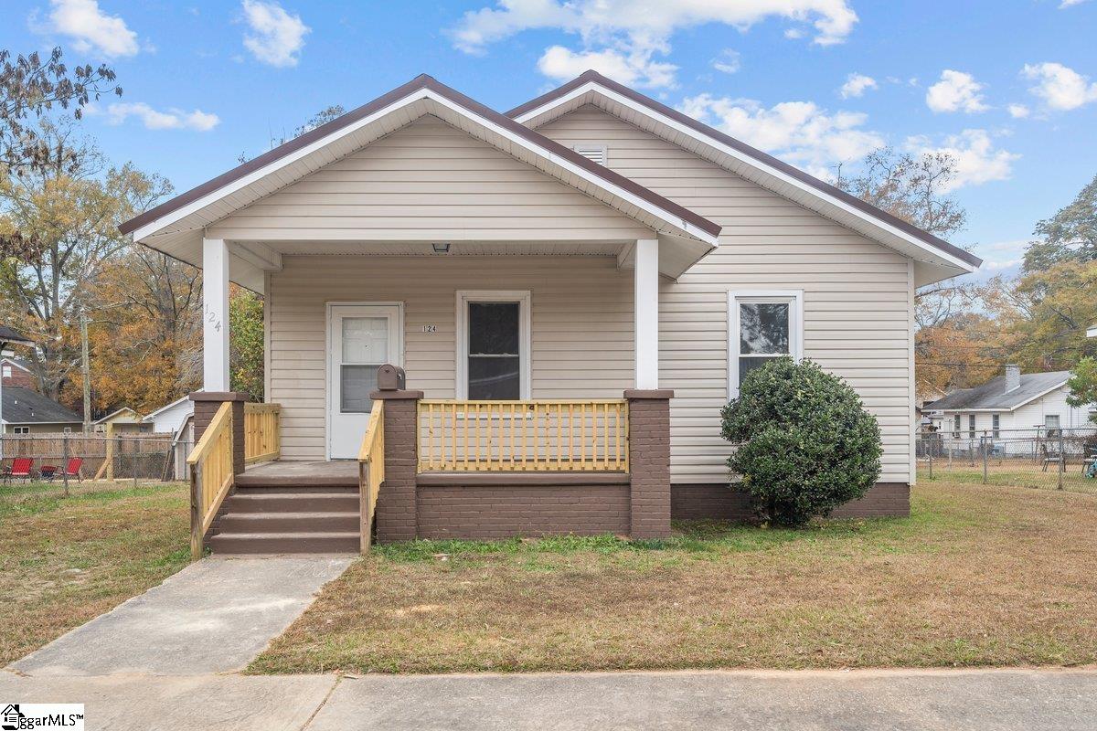 124 Pine Street, Clinton SC 29325