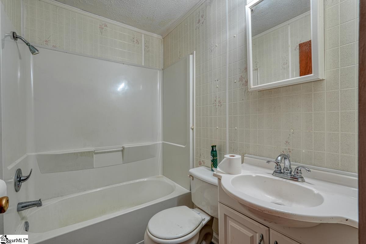 707 Harris Bridge Road Woodruff, SC 29388