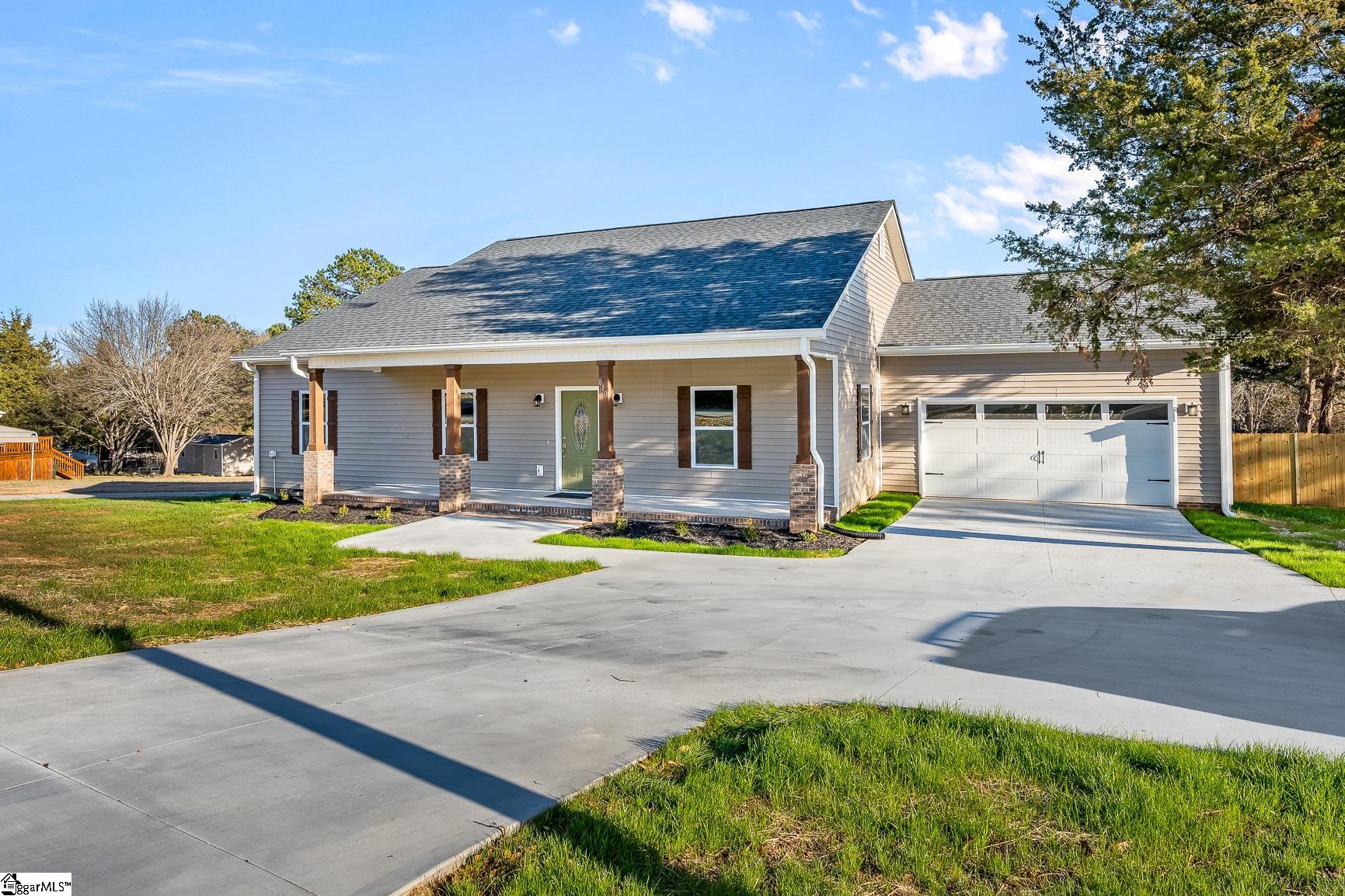 810 Hellams Street, Fountain Inn SC 29644