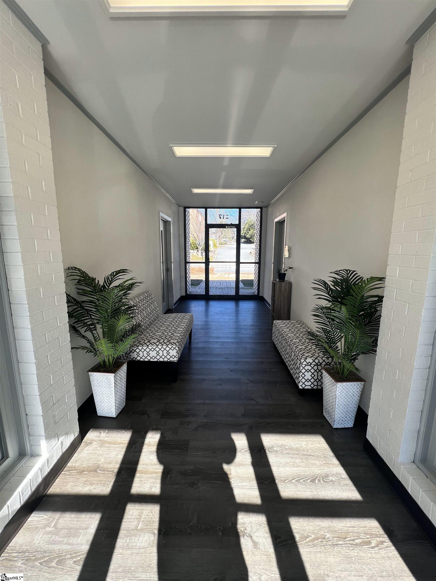 217 W Stone